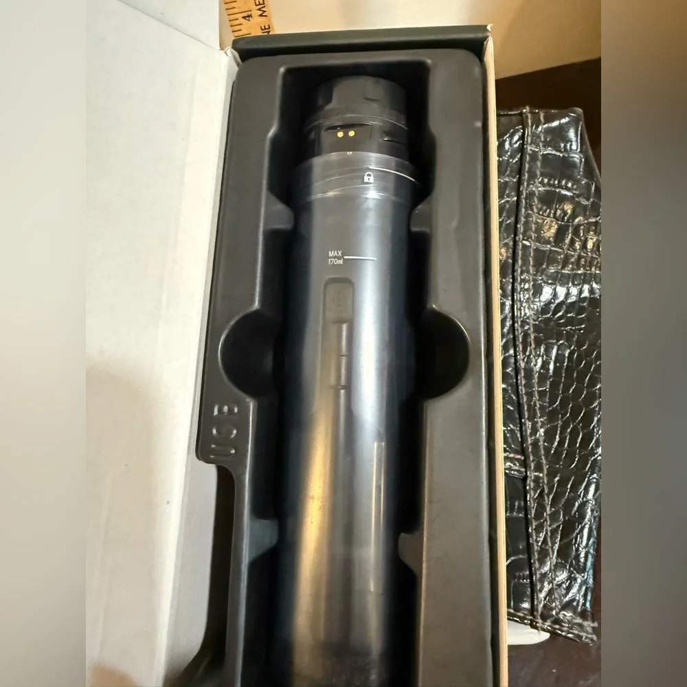 Blaux Portable Bidet‎ in Black and Gold new open box No charging cable or manual